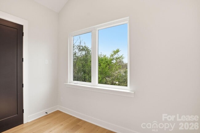 Building Photo - 144 Mattoon St