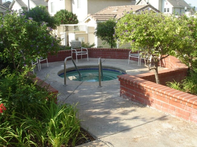 Building Photo - Charming 4-Bedroom Home with a Private Yard & Community Pool in Valencia!