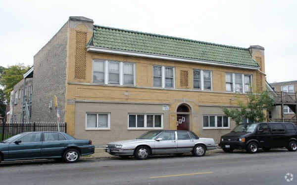 Primary Photo - 2733-31 N Austin Ave