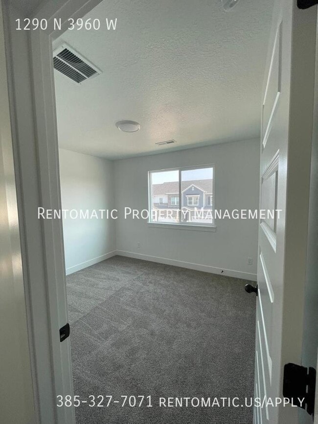 Building Photo - 1290 N 3960 W