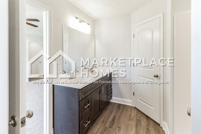 Building Photo - 441 Deluth Dr