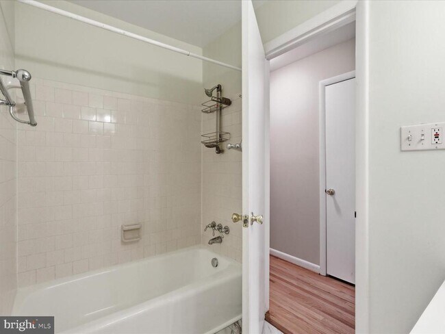 Building Photo - 1426 Yellowwood Ct