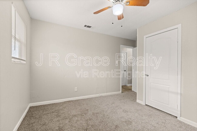 Building Photo - 4404 Pecan Ln