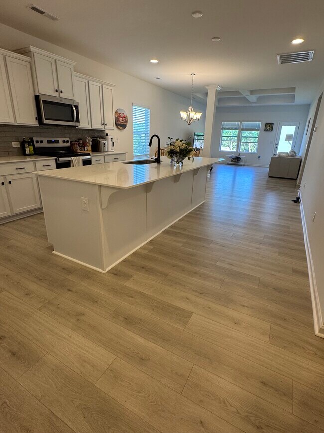 Building Photo - 24043 Sailfish Dr