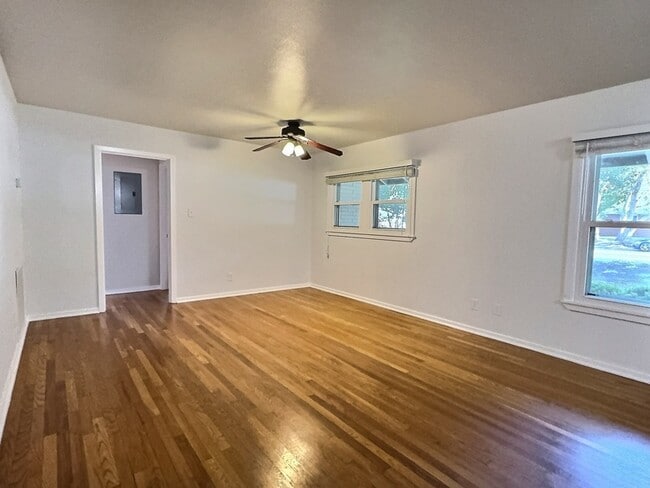 Building Photo - 635 Rockhill Dr