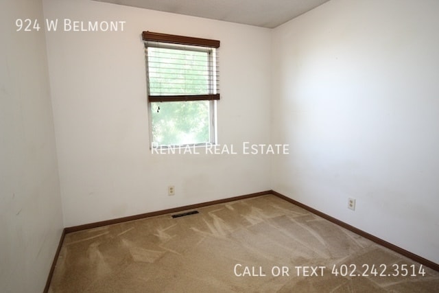 Building Photo - 924 W Belmont-