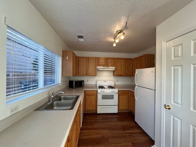 Building Photo - Coming Soon! Nice 3 Bedroom 2.5 Bathroom L...