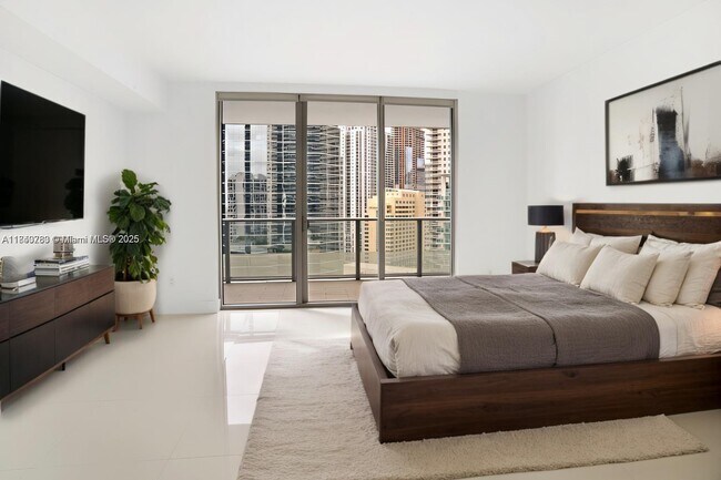 Building Photo - 1300 Brickell Bay Dr