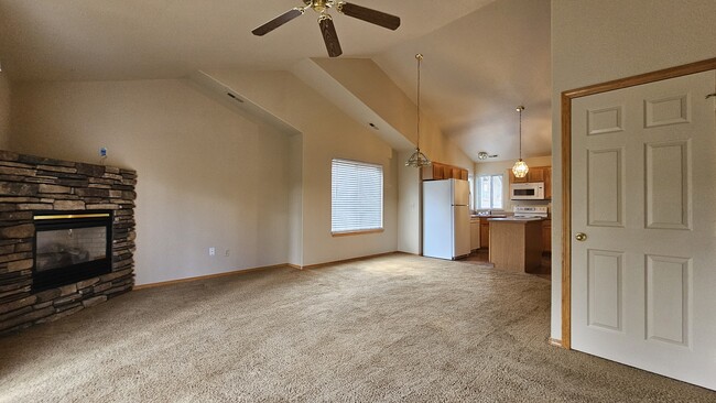 Building Photo - 1642 Columbine Village Dr