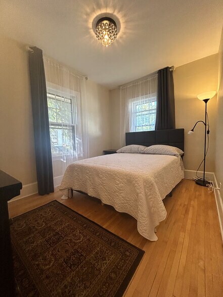 Building Photo - 2508 33rd Ave S