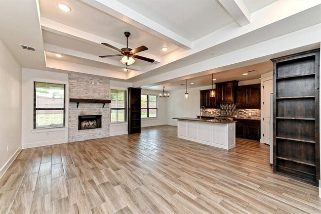 Building Photo - 224 Charli Cir