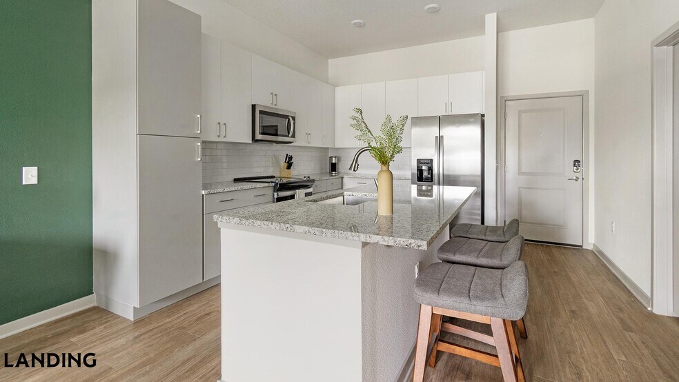 Building Photo - 7311 Baymeadows Way