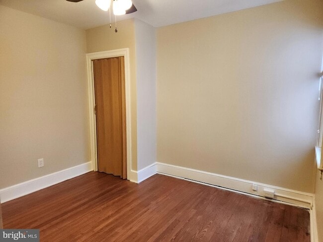 Building Photo - 132 S Broadway