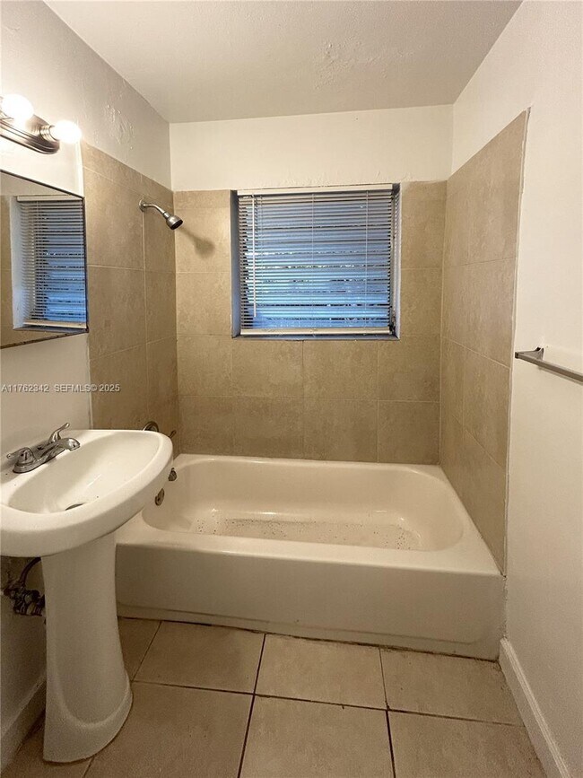 Building Photo - 738 NE 86th St