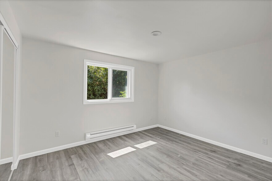 Building Photo - 10607 Des Moines Memorial Dr S