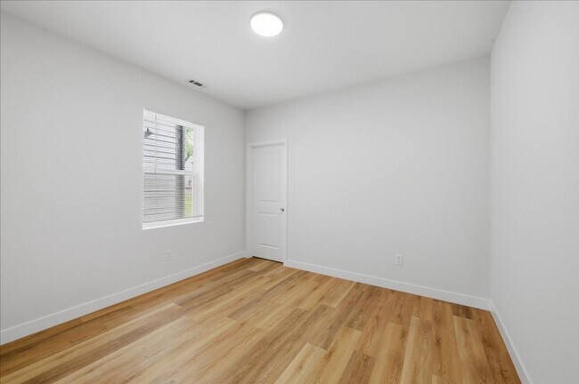 Building Photo - 115-115 N Arsenal Ave