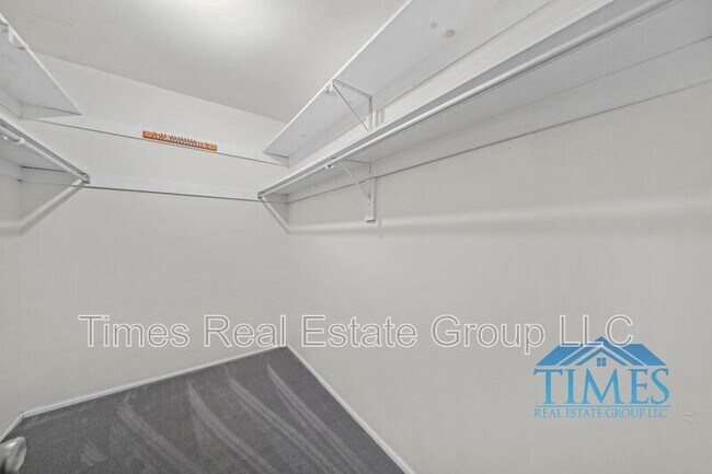 Building Photo - 704 Worthington Dr