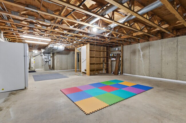 Building Photo - 834 Swallow St