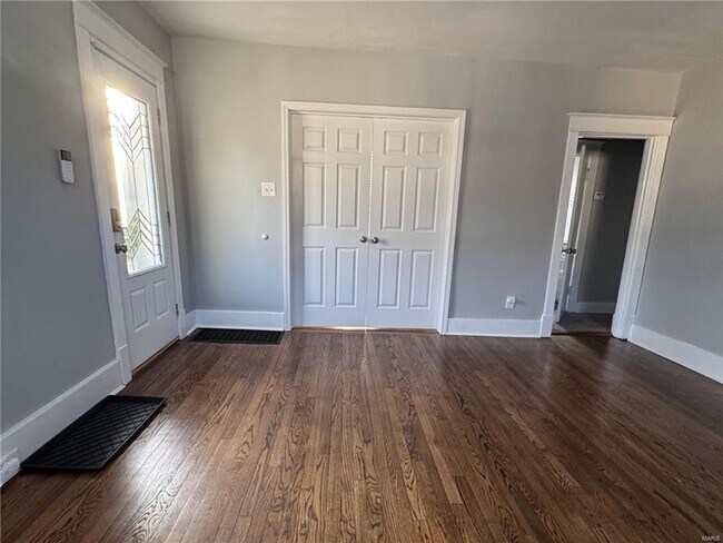 Building Photo - 729 Luckystone Ave