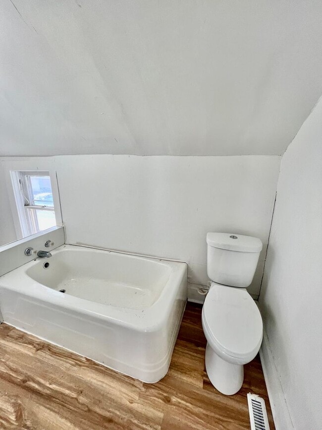 Building Photo - 4 Bedroom House in New Haven