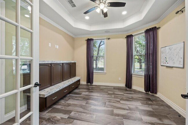 Building Photo - 2624 University Club Dr