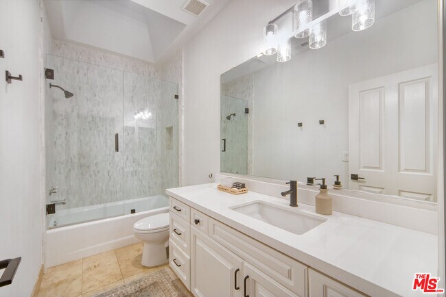 Building Photo - 6477 Zuma View Pl