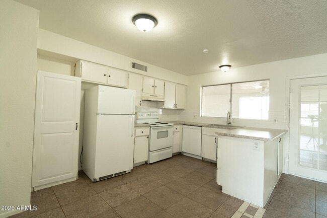 Building Photo - 3642 W Carla Vista Dr