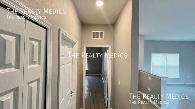 Building Photo - 1682 Waneta St SE