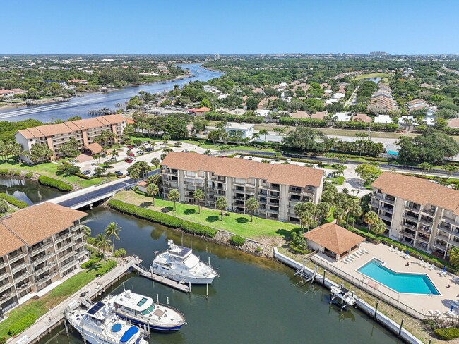 Building Photo - 1601 Marina Isle Way