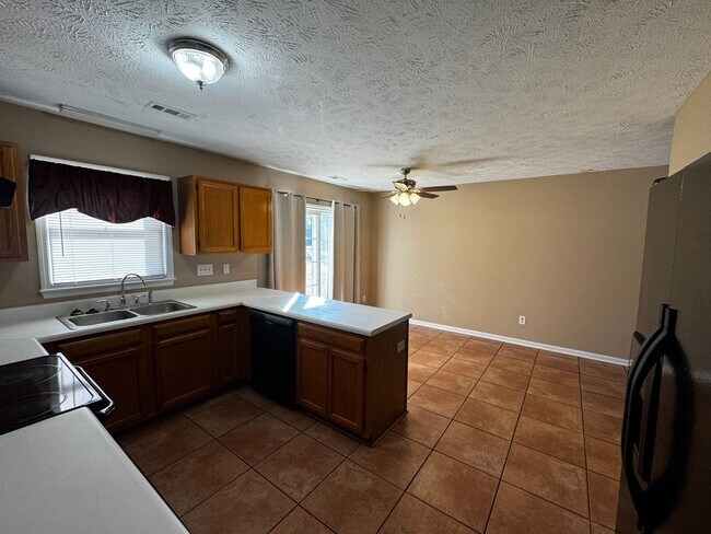 Building Photo - Cozy 3 Bedroom 2 Bath Home in Raeford.