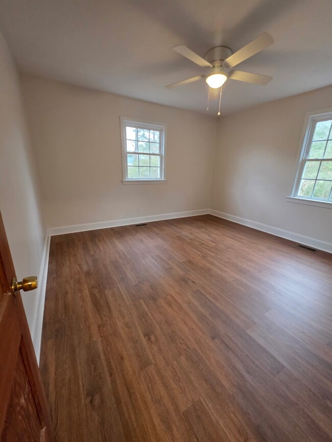 Building Photo - 612 Greenway Dr