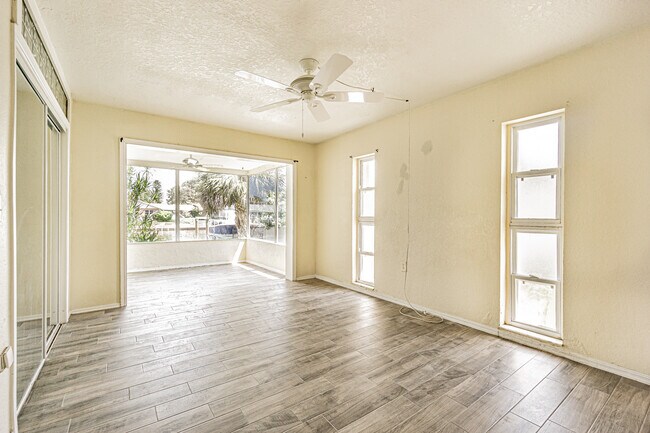 Building Photo - 4149 Floramar Ter