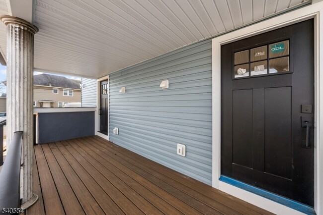 Building Photo - 80 Anderson St