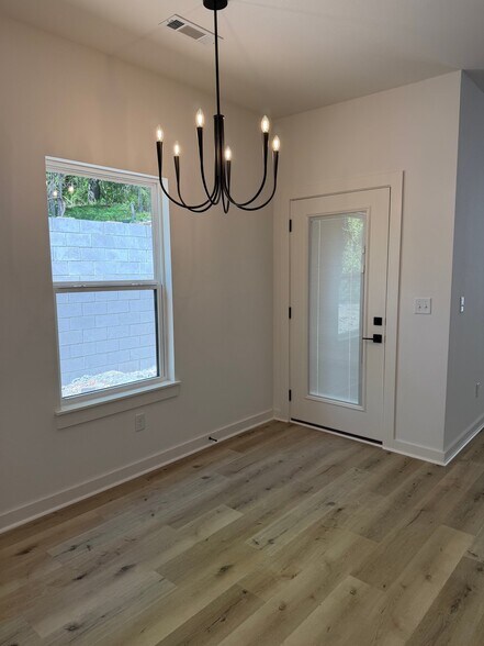 Building Photo - 11 Hillborough Ln