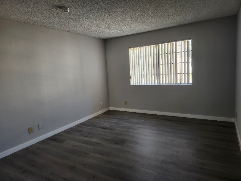 Building Photo - 755 N Sweetzer Ave