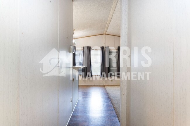 Building Photo - Great Location, Great Home with all Applia...