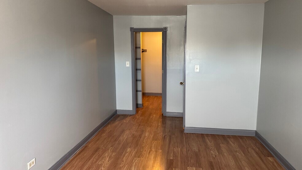 Building Photo - 9970 S 84th Ter