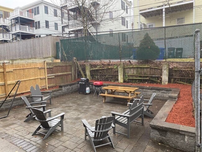 Building Photo - 15 Chilcott Pl