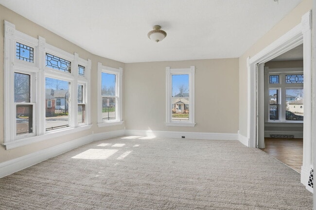 Building Photo - 1405 7th Ave