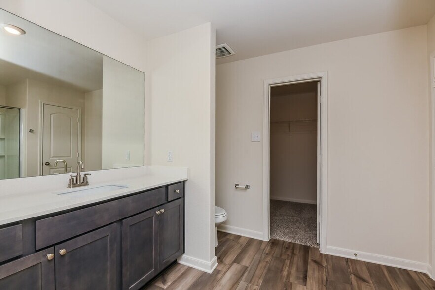 Building Photo - 1332 Redpine Dr