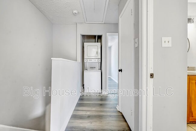 Building Photo - 9 Kings Wharf Pl