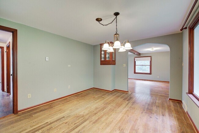 Building Photo - 5Bd/2.5Ba Redmond House