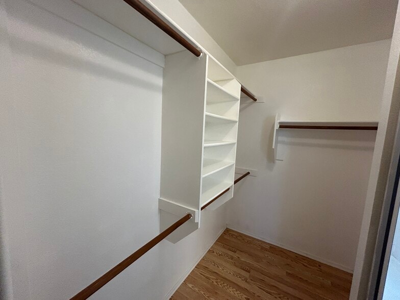 Building Photo - 7709 W Wahalla Ln