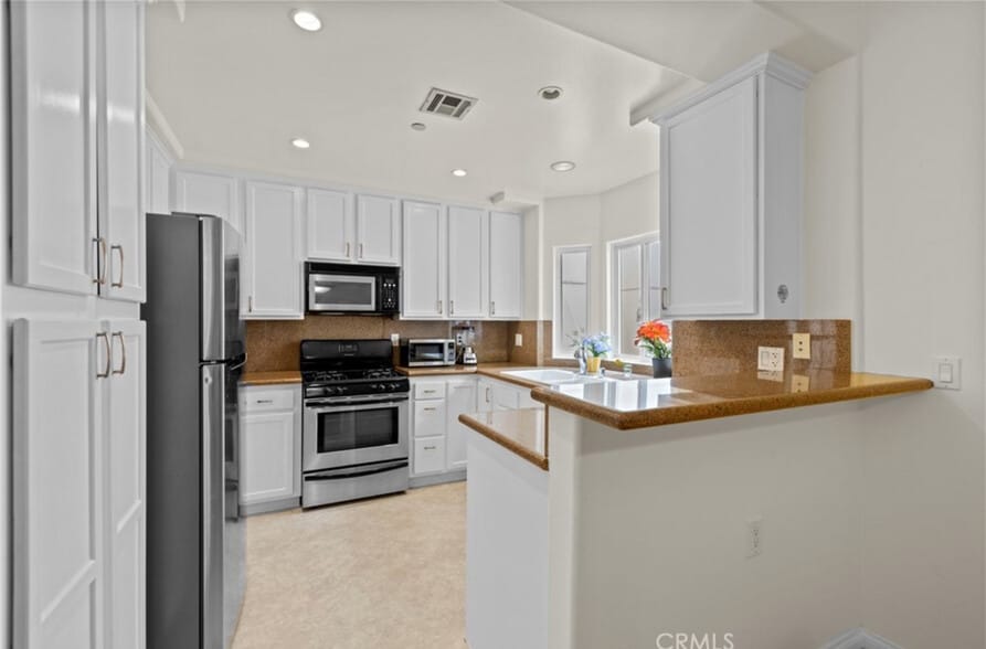 Kitchen - 9610 Zelzah Ave