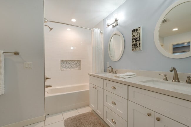 Building Photo - 8637 S Newberry Ln