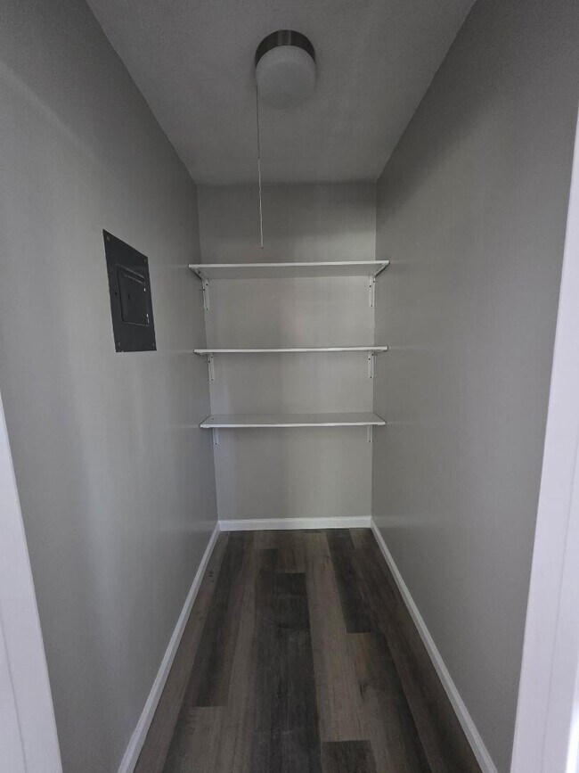 Building Photo - 1306 Cartwright Dr