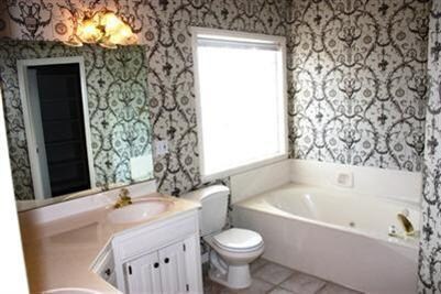 Building Photo - 1008 S Carriage Ave