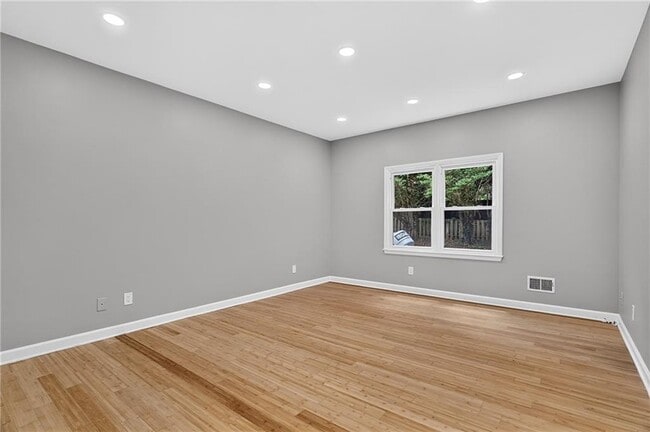 Building Photo - 475 Trammell Dr