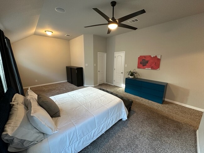 Building Photo - 909 Hartman Dr