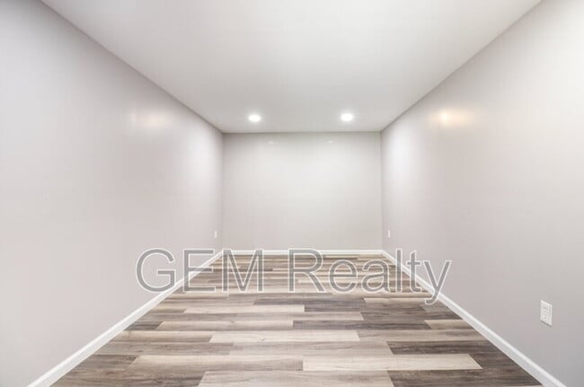 Building Photo - 7806 Shawmont Rd